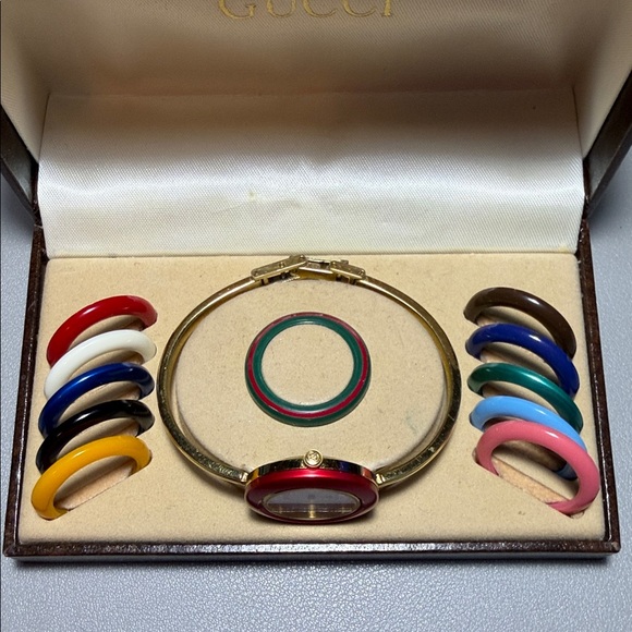 Vintage Gucci Gold Watch with Colorful Bezels - Picture 15 of 15